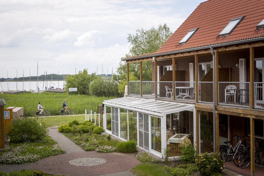 Ferienzentrum Yachthafen Рехлин Экстерьер фото